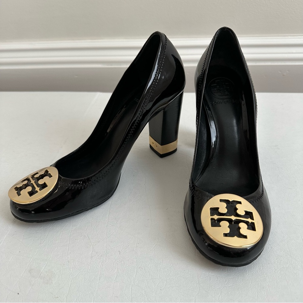 Tory Burch Black Patent Heels with Gold Detail - Picture 14 of 16